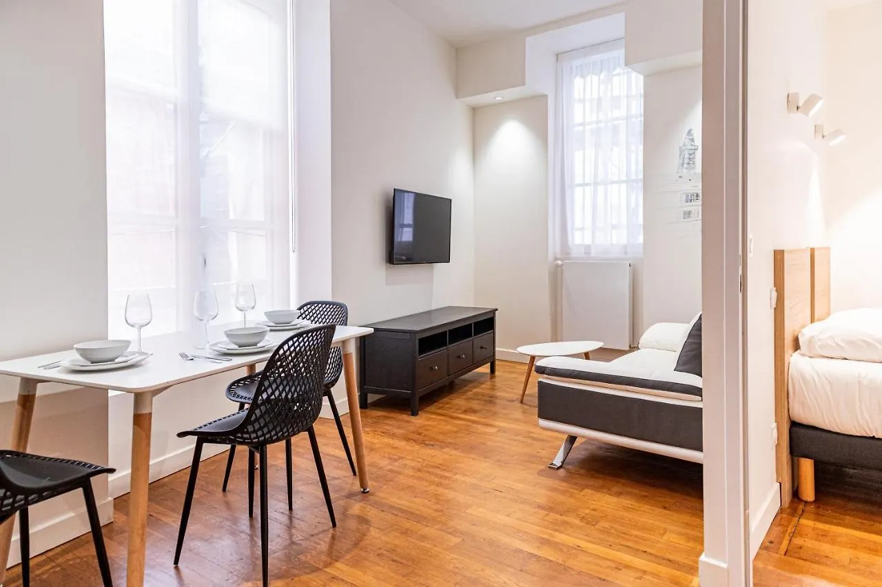 Croix Paquet - Appartements A Lyon 0*,